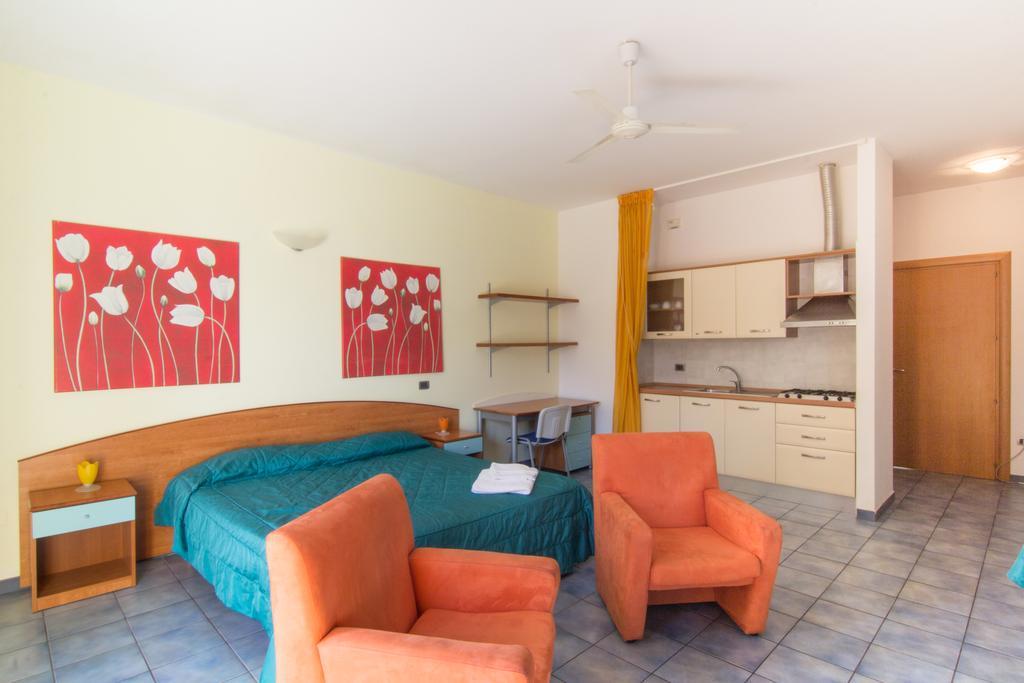 I Giardini Di Atena Aparthotel Merine Cameră foto