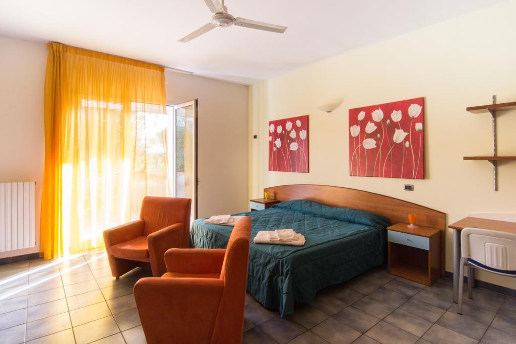 I Giardini Di Atena Aparthotel Merine Cameră foto