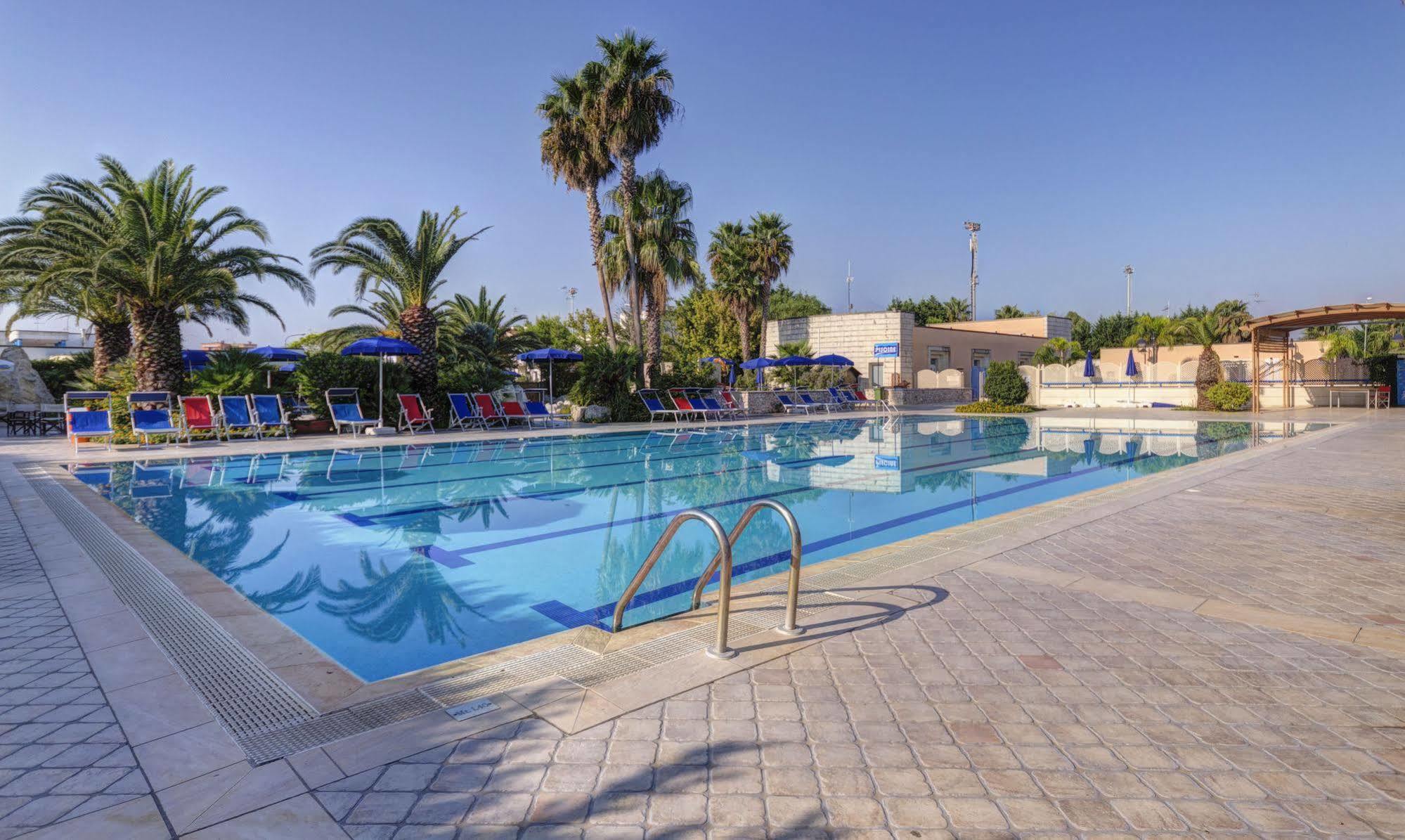 I Giardini Di Atena Aparthotel Merine Exterior foto
