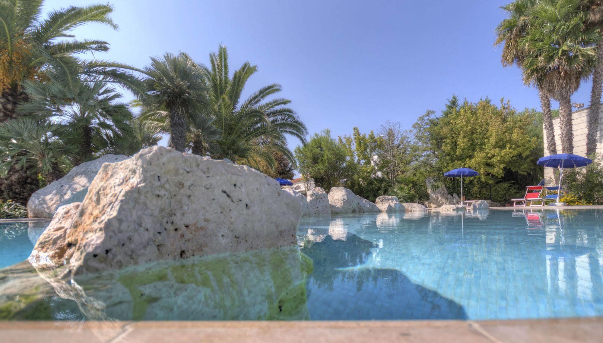 I Giardini Di Atena Aparthotel Merine Exterior foto