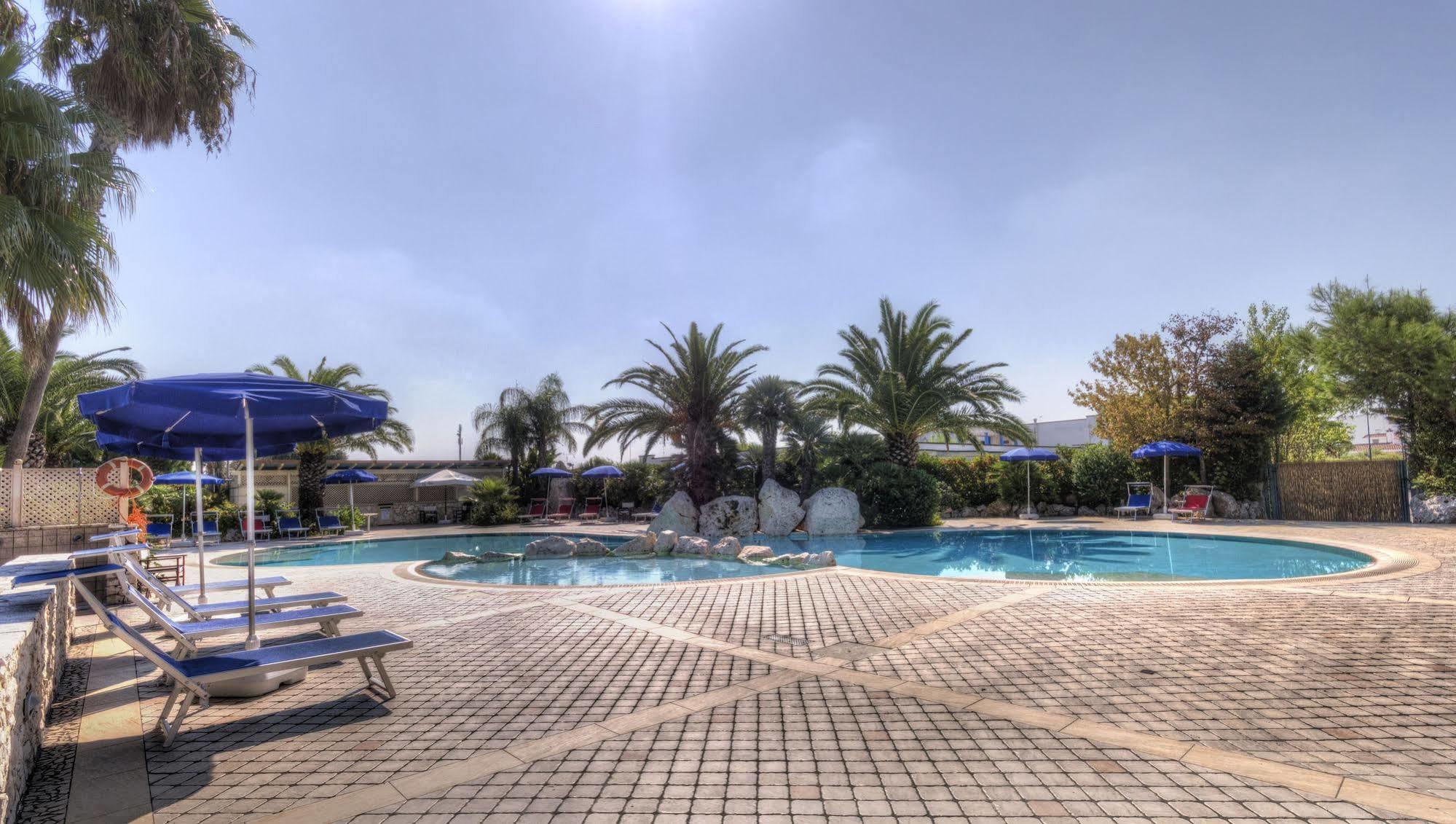 I Giardini Di Atena Aparthotel Merine Exterior foto